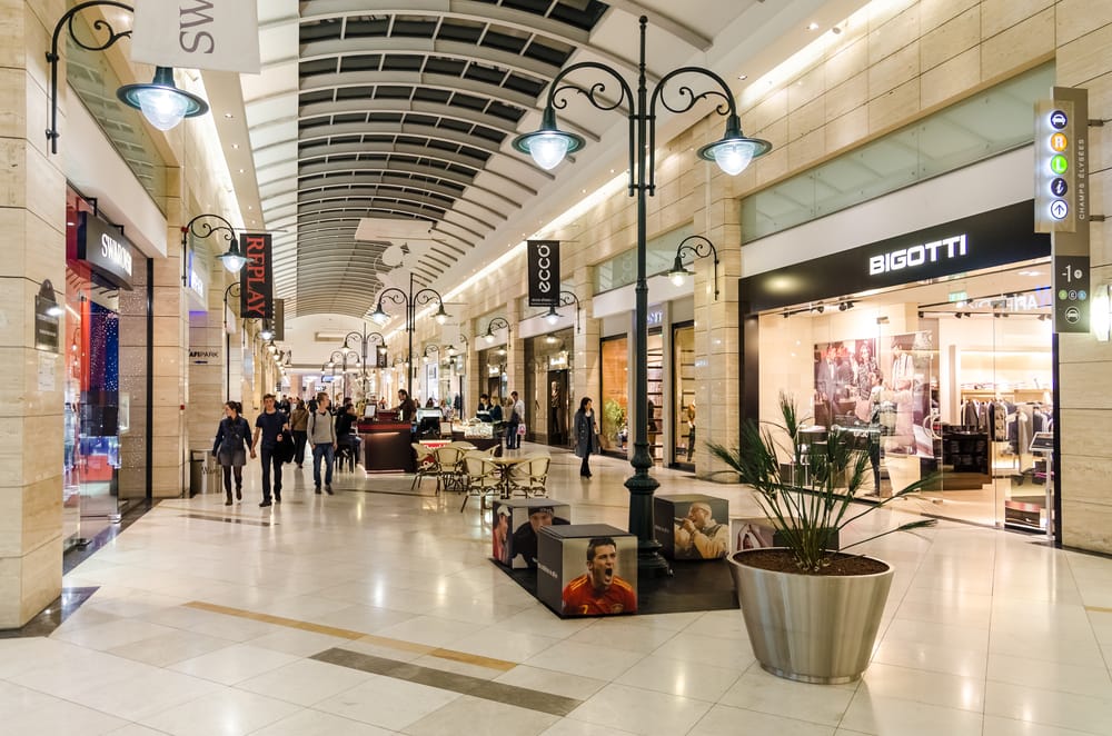 Revamp Your Retail Space: 5 Shopfitting Trends That Will Make Your Store Stand Out